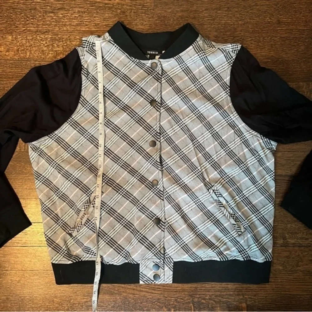 Torrid size 1X black and plaid jacket